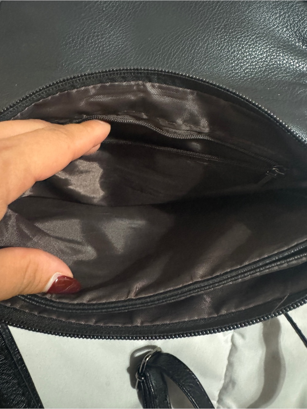 Black Croc-Texture Crossbody Bag - Picture 3 of 9